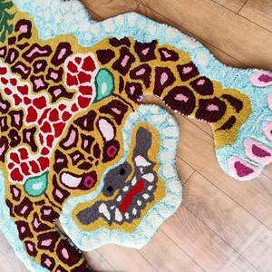 Tibaten Tiger Animal Print Multicolor Handmade Handtufted Area Rug 100% Pure Woolen Rug For Living Room Bedrom Kid Room Any Room Home Decor.