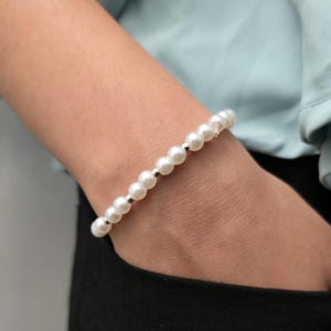 Pearl Bracelet: Silver Link Design, Minimalist Women&#39;s Jewelry