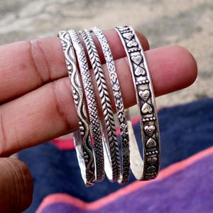 Wunderschöner silberfarbener Armreifen! Handgefertigtes 925 Sterling Silber Armreifen Set! 5 Tage Armreif! 5 abgesetzte Armreifen! Stapelbare Armreifen! Armreif Größe 8! S337