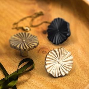 Sunflower Cabinet Knob: Antique Brass or Champagne Bronze, Vintage Style