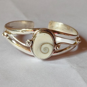 Regulowana bransoletka z muszli Shiva Eye, mankiet boho ze srebra próby 925