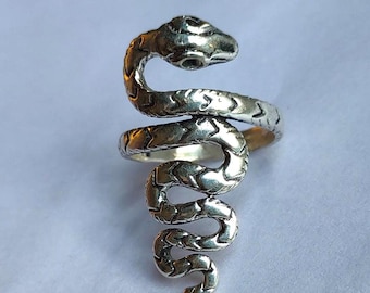 Anel de cobra em prata de lei: aro ajustável em formato de serpente, joia unissex.