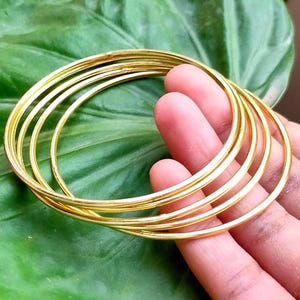 18Kゴールドメッキバングルセット：重ね付けできるインド製ブレスレット