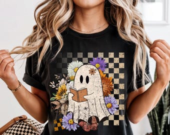Komfort Colors® Geist Lesezeichen Shirt, Bücherwurm Halloween Shirt, Lehrer Bibliothekar Halloween Geschenk, Halloween Buch Liebhaber, Halloween Schule