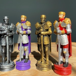 Medieval Crusader King Figurine – 12 cm Polimer Material Hand-Painted