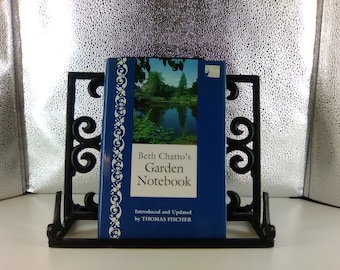 Gardening, Garden Notebook by Gold Medal Winner, London, Beth Chatto, 1st 1988 London, 1st 1997 U.S.A. Illustrated, Pub. Sagapress,Inc. H.C.