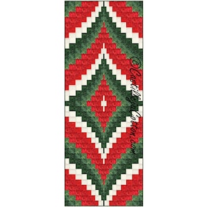 Pode incluir: Um tapete corredor longo e estreito com um padrão geométrico em vermelho, branco e verde. O padrão é uma série de diamantes que estão empilhados um em cima do outro.