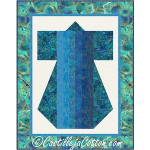 Könnte beinhalten: Ein Quiltblockmuster in Form eines Kimonos mit weißem Hintergrund und einem blauen und grünen gemusterten Stoff. Der Stoff hat ein wirbelndes, marmoriertes Design. Der Block ist von einem Rand aus goldenen und grünen Schmetterlingsflügeln umgeben.