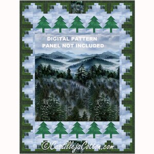 Könnte beinhalten: Ein digitales Musterpanel mit einer nebligen Bergwaldszene. Das Design beinhaltet einen Rand mit grünen Baum- und Blockhausmustern. Der Text "DIGITAL PATTERN PANEL NOT INCLUDED" und die Website "CastillejaCotton.com" sind sichtbar.