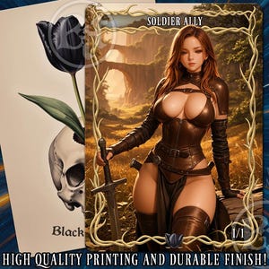 Puede incluir: Una carta de arte de fantasía que presenta a una guerrera con armadura marrón sosteniendo una espada, con el texto "SOLDIER ALLY". Un tulipán negro y una calavera están en una carta separada. El texto "HIGH QUALITY PRINTING AND DURABLE FINISH!" está en la parte inferior.