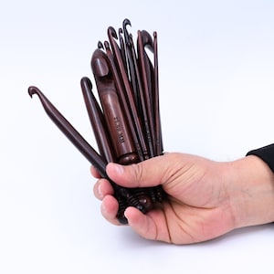 Handmade Rosewood Crochet Hook Set: Ergonomic Wooden Needles for Arthritis (15 Pcs