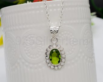 Peridothängehalsband: Oval grön ädelsten, sterlingsilver, Augusti-födelsesten