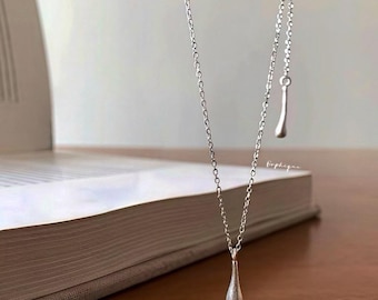 Collar minimalista de plata de ley maciza: colgante en forma de lágrima cepillado hecho a mano, collar en Y convertible.