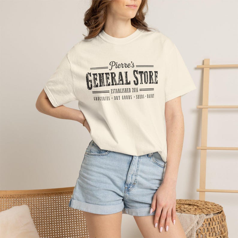 Camiseta de Stardew Valley, Camiseta de la tienda general de Pierre, Merchandising de Stardew Valley, Regalo de Stardew Valley imagen 5