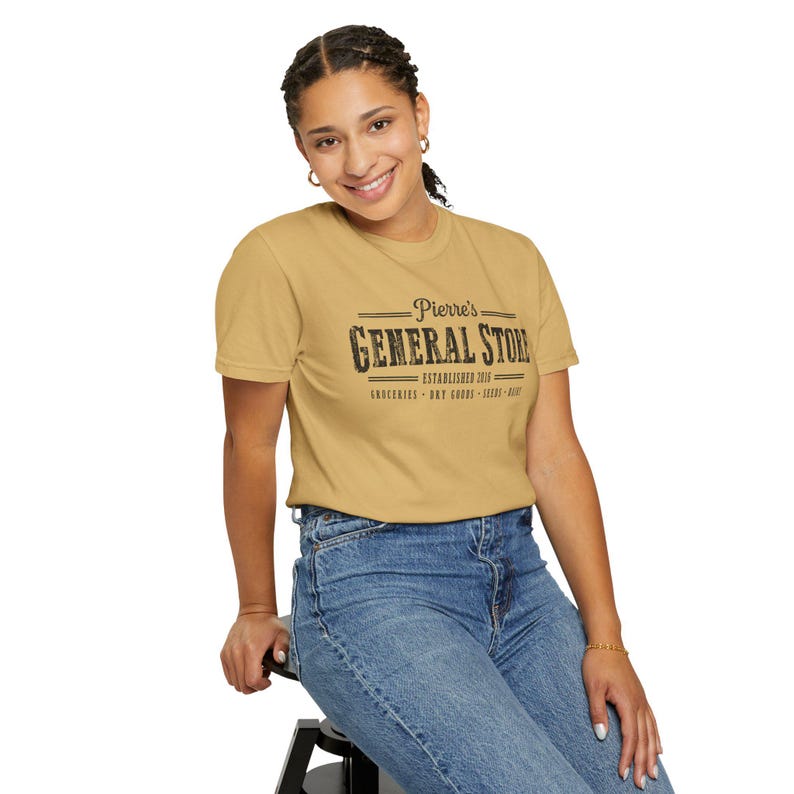 Camiseta de Stardew Valley, Camiseta de la tienda general de Pierre, Merchandising de Stardew Valley, Regalo de Stardew Valley imagen 6