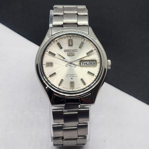 Vintage 1984 Original Seiko 5 Automatic 6319-7050 Silver Face 17 Jewels Day-Date Japanese Men's Wristwatch A09