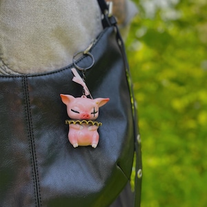 キュートなダークピッグバッグチャーム - ハンドメイド3Dピッグキーホルダー - ぼやけた子豚 - 芸術的な動物愛好家へのギフト
