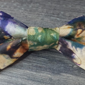 Wax bow tie