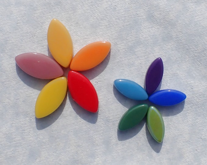 Bright and Bold Glass Leaves - 50g of Petals in 14mm and 19mm Mix of 2 Sizes - Cosmos