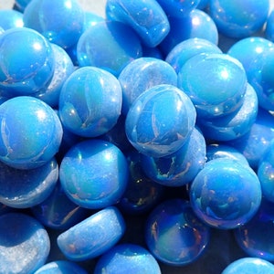 Mosaico de gotas de vidrio iridiscente azul cielo - 100 gramos - 12 mm - Más de 60 gemas imagen 1