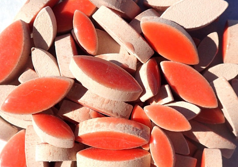 Carreaux de mosaïque à pétales de rose orange saumon 50 g de feuilles de céramique en mélange de 2 tailles 1/2 et 3/4 image 3