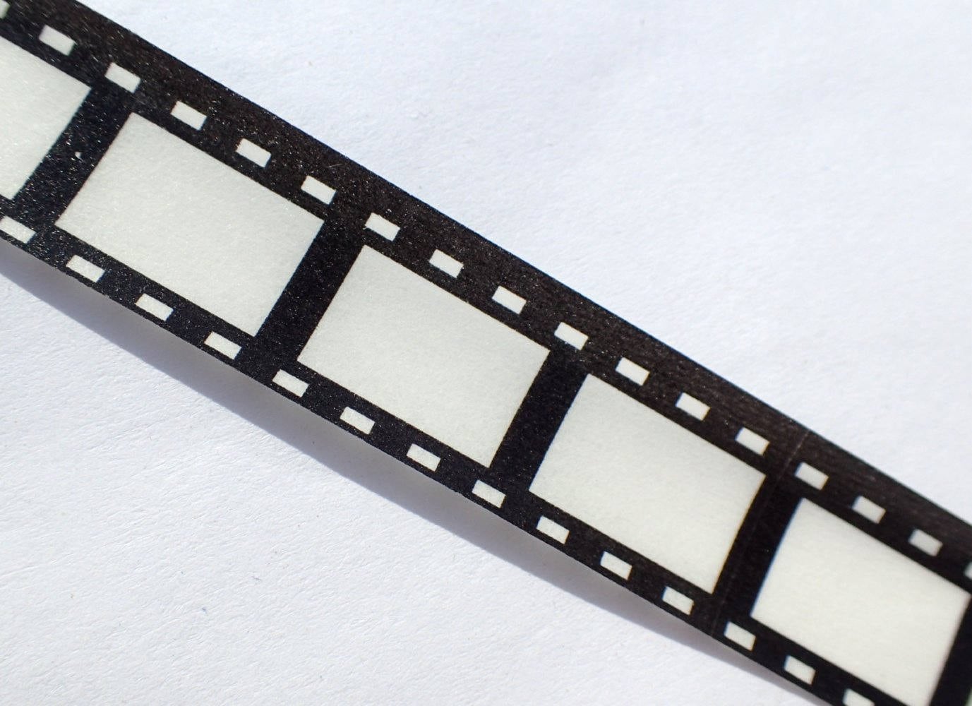 Rouleau de Masking Tape Noir et Blanc Cinéma Pellicule Film 15mmx10m -  Fantasyline