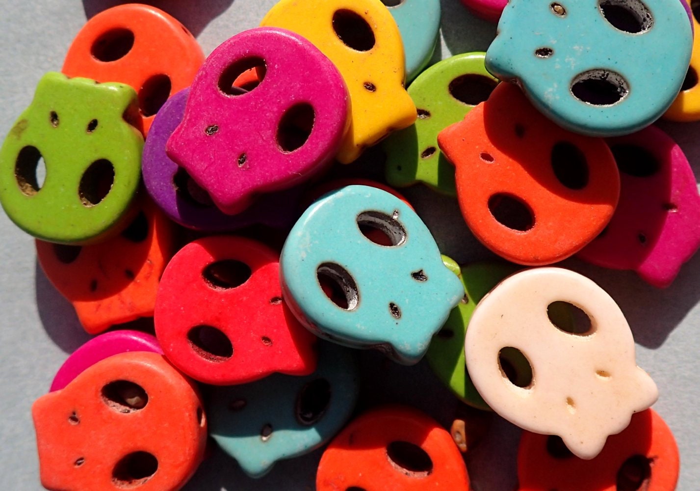 30 Howlite Skull Beads. 12mm Gemstone Skull Beads. SKULL-3 