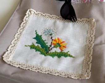 Draagtas met geborduurde bloemen en kruissteek: handgemaakte canvas shopper
