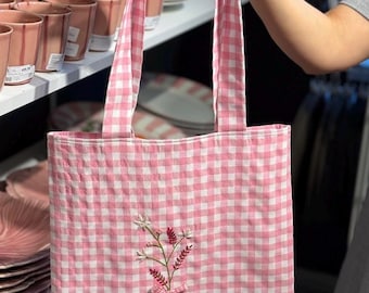 Draagtas met blauwe gingham-ruit en handgeborduurde kersen | Herbruikbare katoenen boodschappentas | Handgemaakte stoffen draagtas