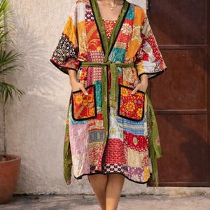Szlafrok boho kantha kimono, bawełniana kurtka kimono, ręcznie robiona indyjska kurtka patchworkowa, boho kimono festiwalowe, zrównoważona produkcja z recyklingu