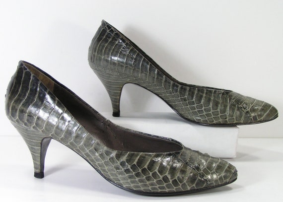 BM Black pumps in the Nickle snake skin pattern - KeeShoes
