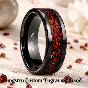 Anillo de tungsteno con ópalo de fuego negro martillado, grabado, ajuste cómodo, anillo único para hombre y mujer.