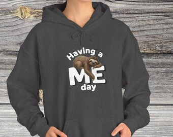 Sudadera con capucha de perezoso "Teniendo un día conmigo", mezcla de algodón y poliéster unisex de Relaxation M.E CFS