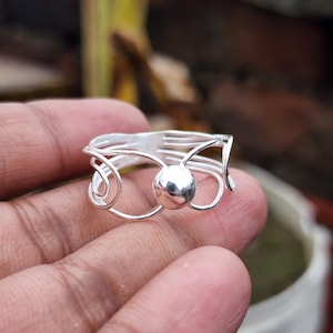 ワイヤーラップボールリング – ハンドメイド925スターリングシルバー | 彫刻的なモダンステートメントリング | 職人技のオープンバンド | ミニマリストボヘミアンジュエリー