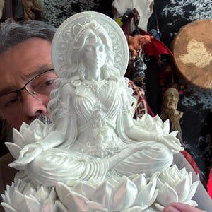 ガルーダ神の置物｜ヒンドゥー教と仏教における神話上の鳥神 - Etsy 日本