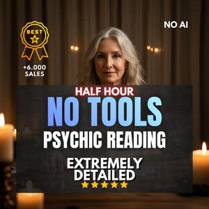 Op de afbeelding: Een vrouw met grijs haar houdt een bord vast met de tekst "HALF HOUR NO TOOLS PSYCHIC READING EXTREMELY DETAILED" met vijf sterren. Een gouden badge zegt "BEST" en "+6.000 SALES". De woorden "NO AI" staan rechtsboven.