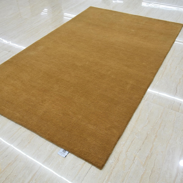 Handgetuft massief lichtbruin wollen vloerkleed voor modern interieur