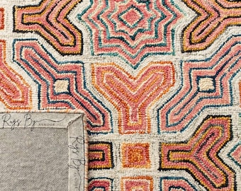 Tappeto in lana trapuntato a mano: motivo geometrico a stella, stile boho eclettico.