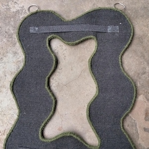 Bcaking of tuft mirror showing straps and metal hanging