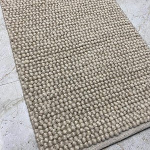 Handmade Beige Chunky Wool Loop Rug – Natural Woven Area Carpet – Minimalist Scandinavian Floor Decor