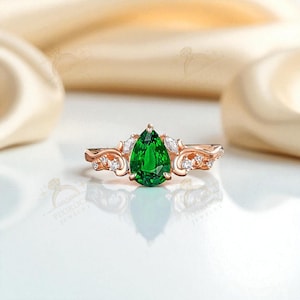 Green Pear Cut Engagement Ring,Rose Gold Vintage Leaf Ring with Diamond Accents, Nature Inspired Tsavorite Promise Ring, Boho Bridal Jewelry