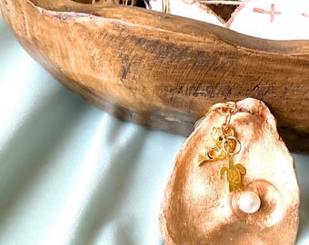 Personalized Handmade Oyster Shell Keychain Gold Painted with Pearl Bead Nautical Charms Coastal Beach Purse Backpack Car Keys Unique Gift
