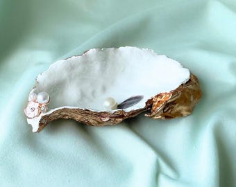 ホワイトオイスターシェル 小物入れ ゴールドペイントパールリングホルダー ジュエリーディッシュ 航海ウェディングギフト パーソナライズチャーム 企業ギフト