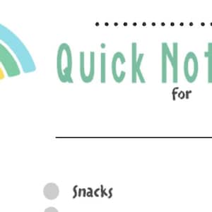 Puede incluir: Una tarjeta de notas blanca con un arcoíris y las palabras "Quick Note" en verde. La tarjeta incluye líneas para escribir y casillas de verificación para artículos como pañales y bocadillos. El diseño es lúdico y adecuado para un bebé o niño.