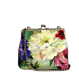 Elegant handmade velvet shoulder bag with bronze clasp, floral motif and custom embroidery – Camille