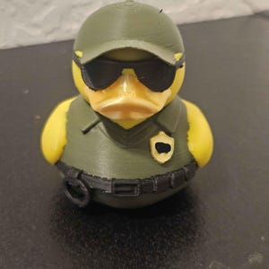 Aangepast 3D-geprint eendbeeldje: gepersonaliseerd bureaudecor, verzamelcadeau