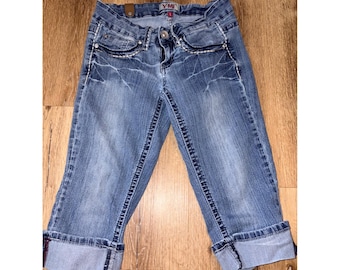 VTG YMI Medium Wash Low Rise Capri Jeans Whiskered Thick Stitch Size 1 Y2K