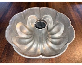 West Bend Shape Cake Pan Cast Aluminum Fluted Bundt Mold Silver 10 inch Vintage