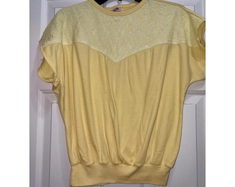 Vintage Club USA Yellow Lace Yoke Dolman Sleeve Banded Hem Top Womens Tag Worn