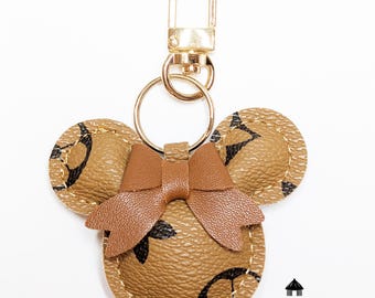 Llavero de Minnie Mouse marrón claro / Clips para llavero / Dijes para bolso de parque temático / Llavero / Colgante para bolso / Accesorios para bolso